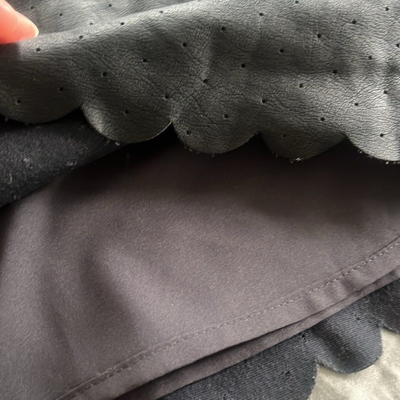 CLUB MONACO FAUX LEATHER BLACK MINI SKIRT - Picture 5 of 6